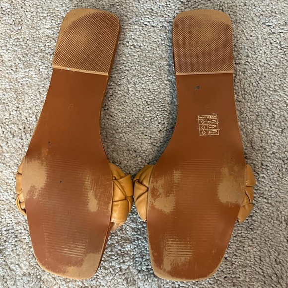 Braided caramel colored flat sandals - Picture 4 of 4